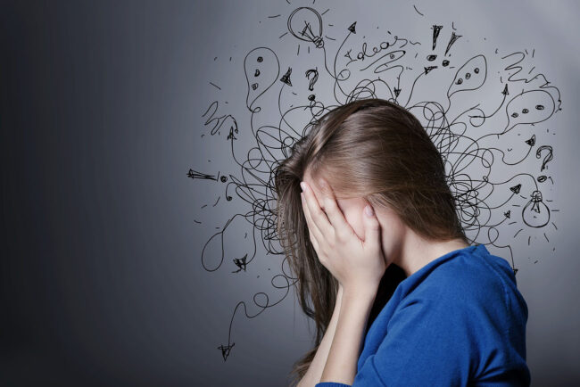 Mulher sofrendo com ansiedade.