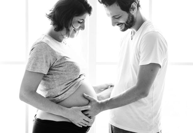 Pregnant woman with her husband Free Photo