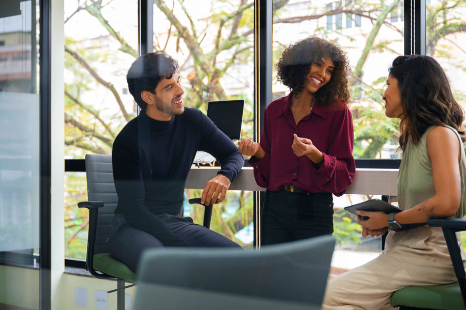 Pessoas no ambiente de trabalho.